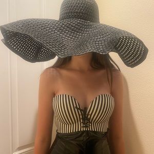 Oversized sun hat 🖤